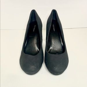 Old Navy Round Toe Black Suede Pump Heels